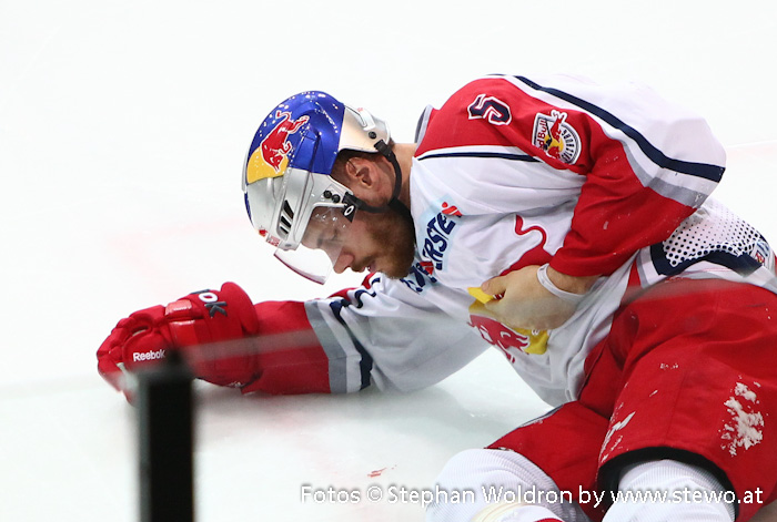 Thomas Raffl im Spiel gegen die Vienna Capitals schwer verletzt – Foto: © Stephan Woldron Thomas Raffl, Red Bull Salzburg