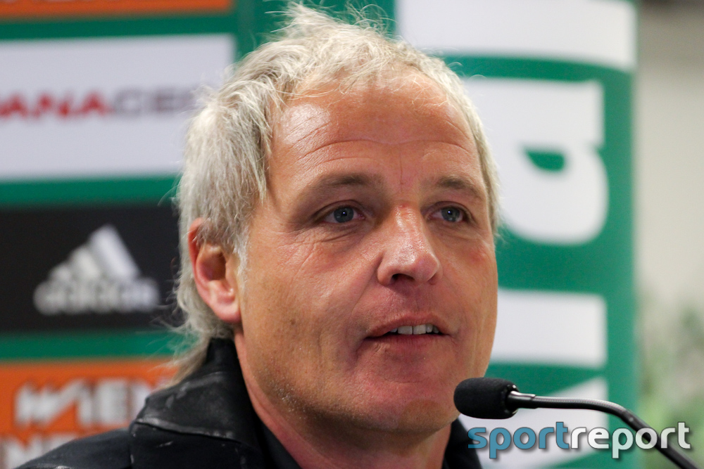 WAC Trianer Heimo Pfeifenberger beweist ein goldenes Näßchen - Bild © Sportreport WAC, SKN St. Pölten, Heimo Pfeifenberger