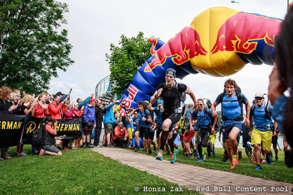 Startschuss für das Red Bull X-Alps mit dem Leatherman Prolog