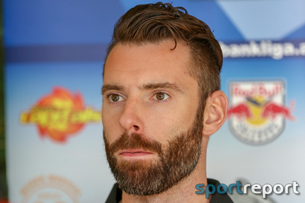 Mike Ouzas wechselt von den Black Wings Linz zu Fehérvár - Bild © Sportreport Mike Ouzas