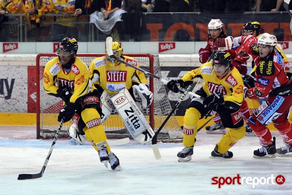 Rauschendes Eishockeyfest in Kagran: Capitals besiegen KAC klar mit 5:1! - Foto © Sportreport/Andreas Urban Rauschendes Eishockeyfest in Kagran: Capitals besiegen KAC klar mit 5:1! - Foto © Sportreport/Andreas Urban