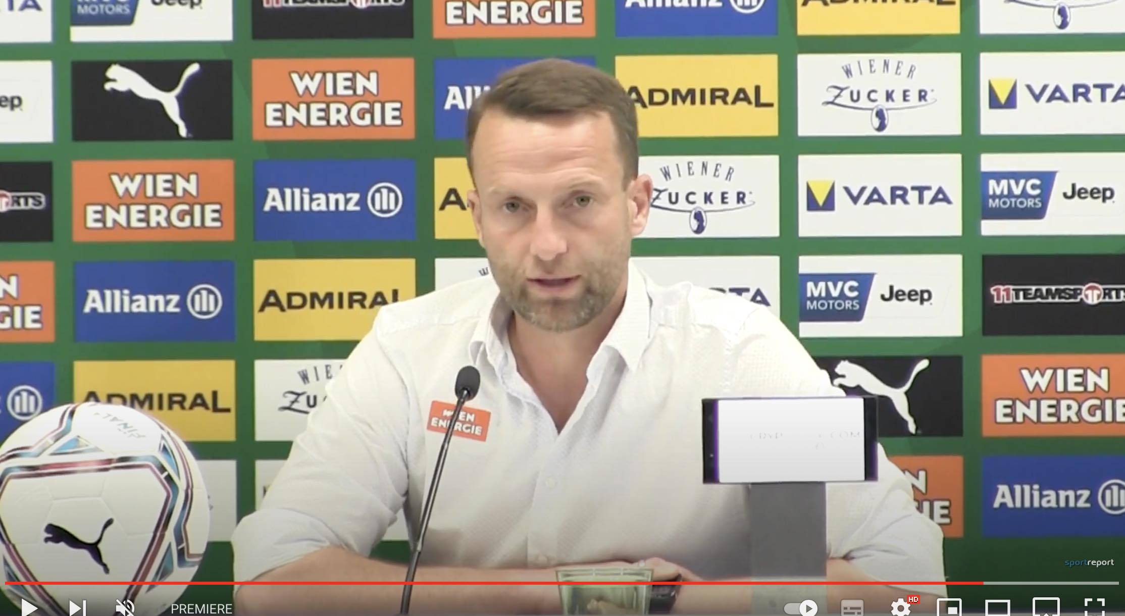 Ferdinand Feldhofer bei der Pressekonferenz