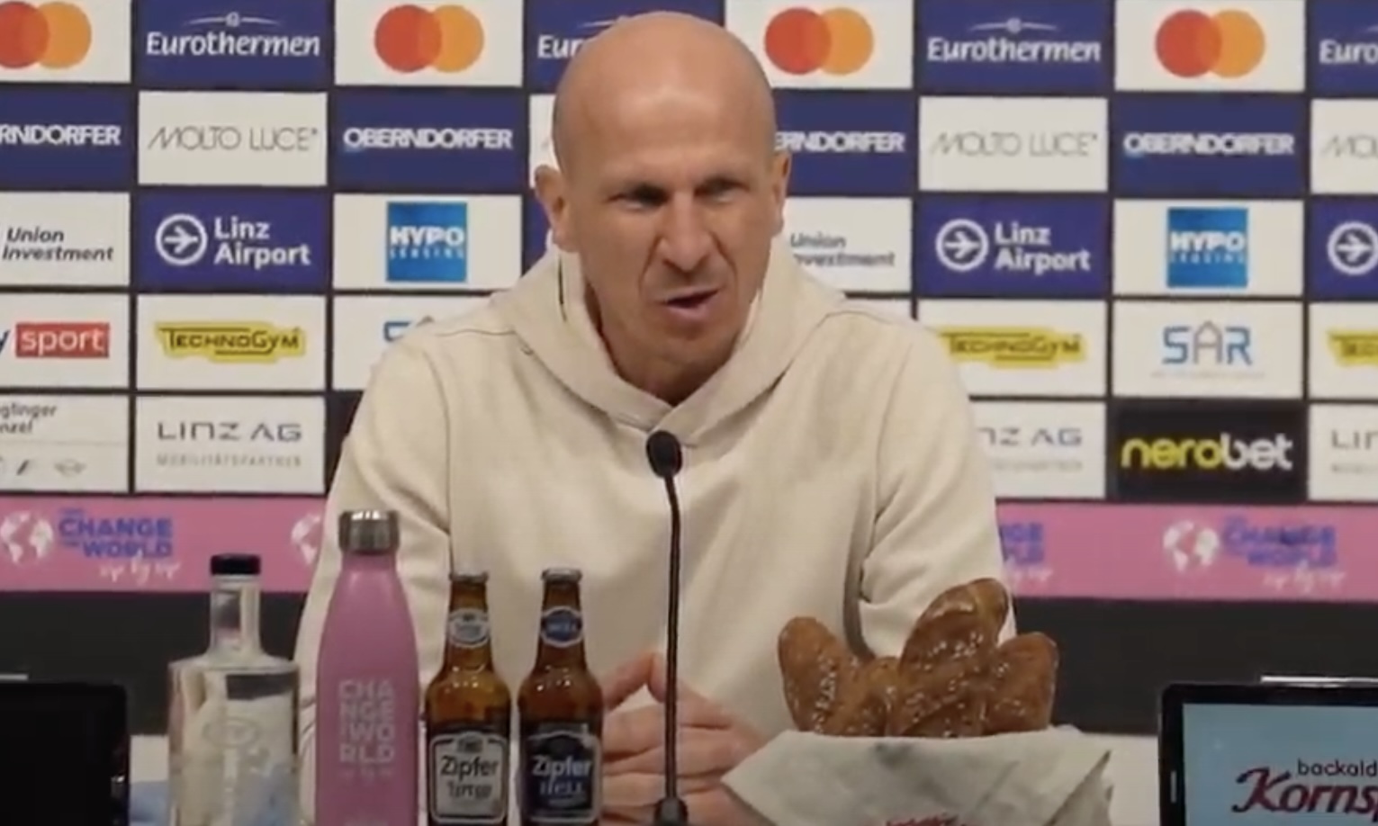 Video: Gerhard Struber (Trainer FC Red Bull Salzburg) - die Pressekonferenz nach dem Spiel gegen LASK