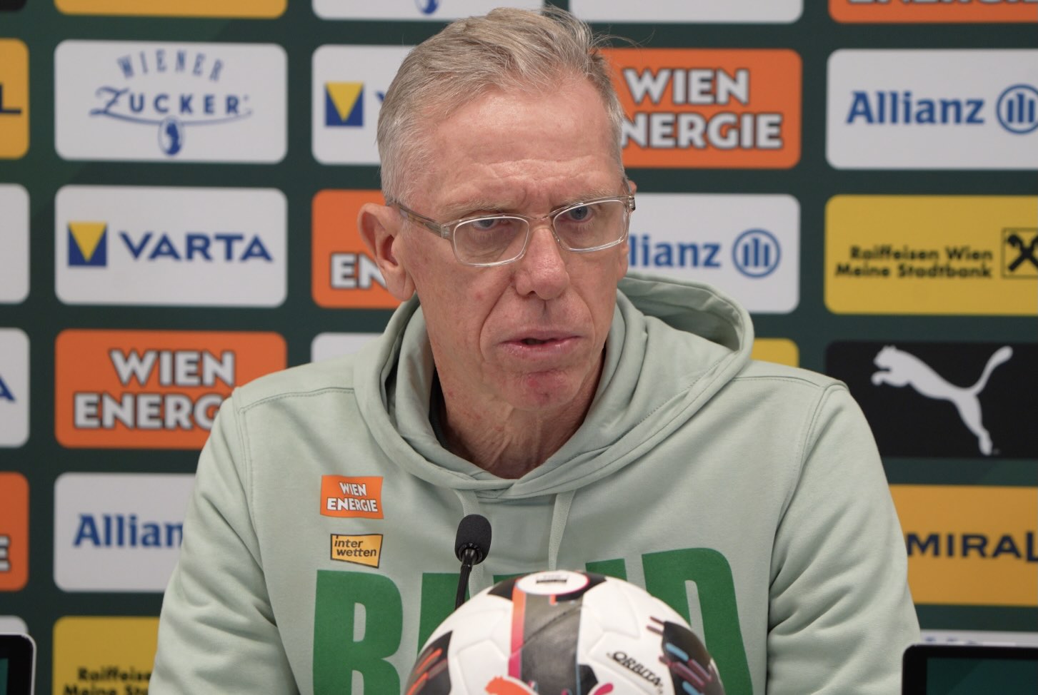 Video: Peter Stöger (Trainer SK Rapid) - die Pressekonferenz nach dem Spiel gegen FK Austria Wien